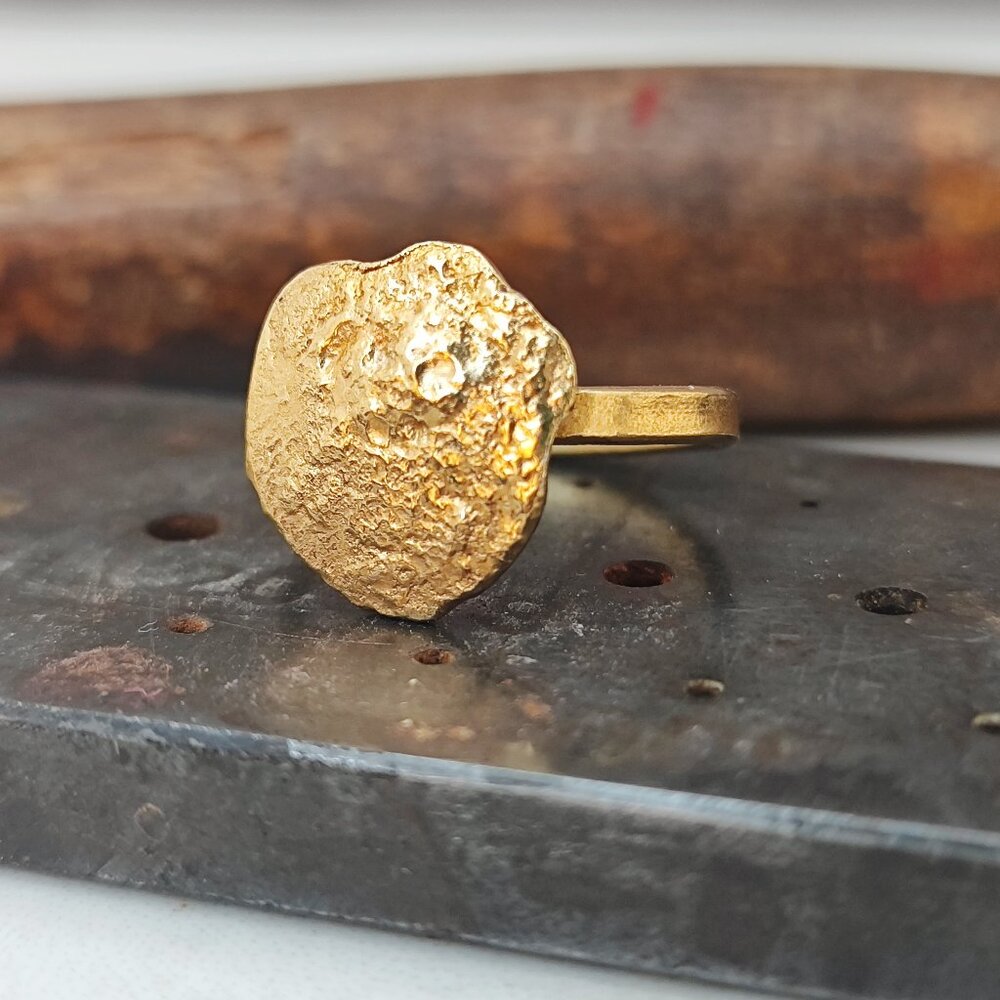 Signet ring. 14k yellow gold signet ring. Hammered Gold unique ring. Mens gift.